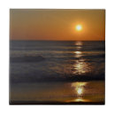 Buscar amanecer en la playa azulejos Océano