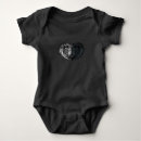Buscar figura bebe ropa Corazón