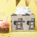 Buscar máquina coser de papel de regalo Costurera