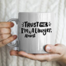 Buscar estudiante de derecho tazas Humor