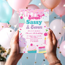 Buscar siete invitaciones Helado
