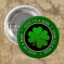 Buscar kiss me chapas Shamrock