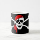 Buscar cráneo y bandera pirata tazas Negro