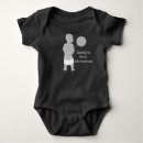 Buscar arma bebe ropa Papá