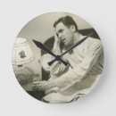 Buscar depresión relojes de pared Blanco y negro