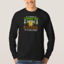 Buscar el alcohol es una solución camisetas Divertido