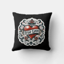 Buscar tattoo cojines Gótico