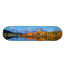 Buscar reflexión tablas de skate Imagen del color