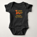Buscar feliz año nuevo bebe camisetas Año del dragón