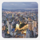 Buscar opinión de ángulo bajo postales Estructura construida