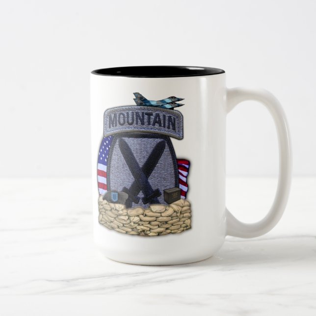 10ma taza del remiendo de Fort Drum de la división (Derecha)