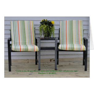 11:28 de Matthew, sillas del patio