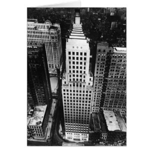 1960:  Una vista aérea de un rascacielos de