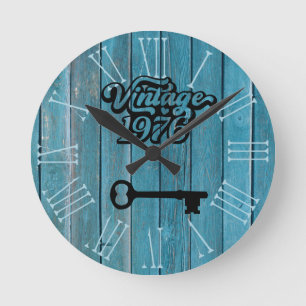 1976 Reloj de pared acrílico vintage