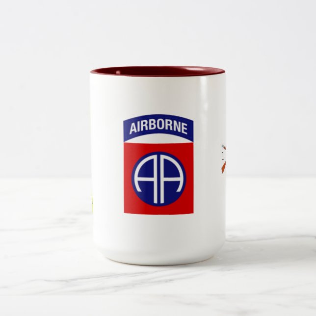 1r Taza aerotransportada de la infantería 82.a de (Centro)