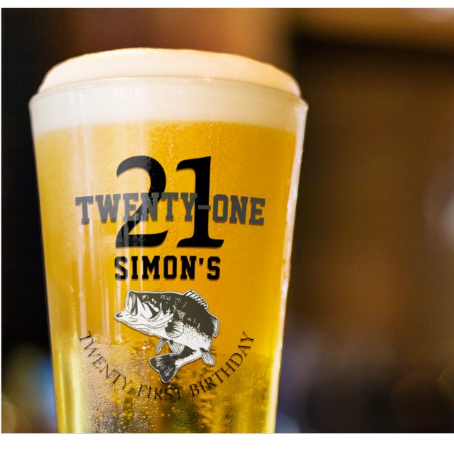 21º cumpleaños Tema De La Pesca Con Base 21 (Custom Twenty First Birthday Bass Fishing Beer Glass)