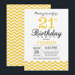 21.ª Invitación de cumpleaños Chevron amarillo<br><div class="desc">Invitación de cumpleaños 21 con Chevron amarillo. Blanco y negro. Cumpleaños de adultos. Invitación de cumpleaños de hombre o mujer. Para una mayor personalización,  haga clic en el botón "Personalizar" y utilice nuestra herramienta de diseño para modificar esta plantilla.</div>