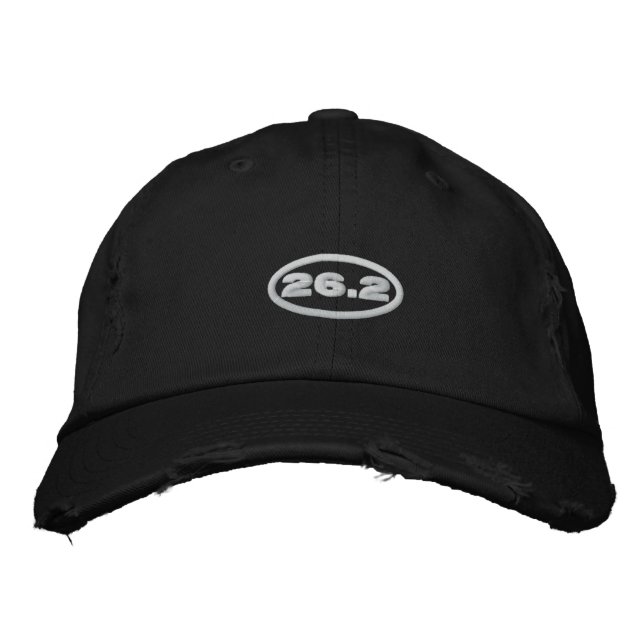 26,2 Gorra | Texto en blanco bordado (Anverso)