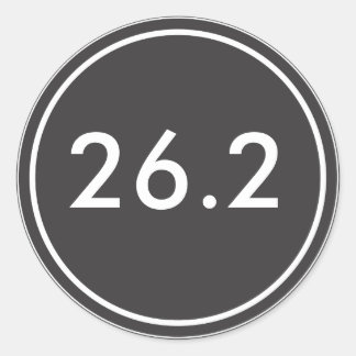 26,2 Pegatina | Negro con texto blanco