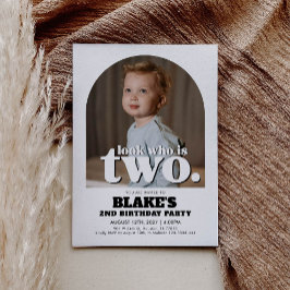 2.ª Mirada De Invitación De Cumpleaños Quién Es Do