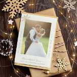 2 fotos Primera Navidad Sr. y Sra. pareja casada<br><div class="desc">Minimalista moderno alegre y casado nuevo Sr. y Sra. boda newlyweds 2 fotos Navidades simples personalizadas plantilla de tarjeta con un moderno estilo de firma manuscrita falso guión de caligrafía de oro y un copo de nieve dorado.            Fácil de personalizar en ambos lados con el texto y las imágenes.</div>