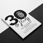 30 y la foto de Flirty 30 invitaciones por cumplea<br><div class="desc">Elegante invitación editable de 30 años que incluye,  30 y coqueta,  un gran 30 con una foto dentro del cero,  con un tipo de letra negro sobre un fondo blanco clásico y una plantilla de celebración de cumpleaños que es fácil de personalizar.</div>
