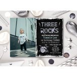 3.ª invitación a la foto de Birthday Rockstar<br><div class="desc">El tambor de tambor de la estrella de rock Rockstar está Metalizado Purpurina metálico 3er cumpleaños foto invitación</div>