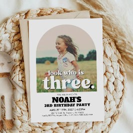 3.ª Mirada De Invitación De Cumpleaños Que Es Tres