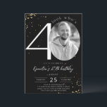 40.ª invitación de oro negro con foto<br><div class="desc">La 40ª Tarjeta de Invitación de Oro Negro de Cumpleaños con Foto es parte de la colección de Bodas. Este producto presenta la sección de fotos de personalizable chispas purpurinas de oro. Hecho con fuentes decorativas. Explore más productos que coincidan en nuestra tienda.</div>