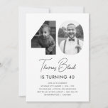 40.ª Invitación fotográfica de cumpleaños<br><div class="desc">Celebra tu hito 40 cumpleaños con estilo con nuestra invitación personalizada que incluye tus fotos favoritas del pasado y el presente! Este minimalista diseño muestra sus preciados recuerdos y añade un toque de glamour a su ocasión especial. Con texto de personalizable y impresión premium, esta invitación seguramente impresionará a sus...</div>