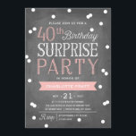40.o Cumpleaños de la invitación el | del fiesta<br><div class="desc">Esta moda y 40.a invitación elegante del fiesta de sorpresa del cumpleaños ofrece un tema elegante del confeti con tipografía moderna en un fondo de la pizarra. Para una invitación aún más memorable seleccione una forma cortada con tintas, un papel texturizado o un papel grueso doble. Por un año de...</div>