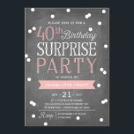 40.o Cumpleaños de la invitación el | del fiesta<br><div class="desc">Esta moda y 40.a invitación elegante del fiesta de sorpresa del cumpleaños ofrece un tema elegante del confeti con tipografía moderna en un fondo de la pizarra. Para una invitación aún más memorable seleccione una forma cortada con tintas, un papel texturizado o un papel grueso doble. Por un año de...</div>
