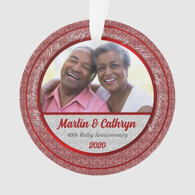 40.o Ornamento de rubíes de la foto del