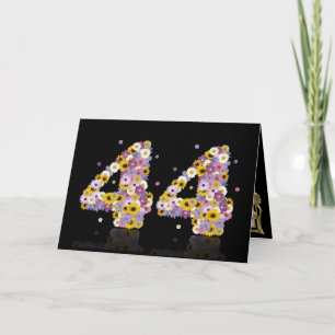 44.a tarjeta de cumpleaños con las letras floridas