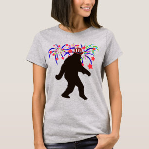 4 de julio Squatchin' con camiseta de fuegos artif