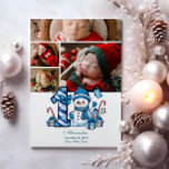 4 Fotografía Azul Snowman Primera Navidad<br><div class="desc">Celebre la primera temporada de vacaciones de su pequeño hijo con este alegre diseño de invierno con un número de manitas azules, adorables muñecos de nieve, y dulces y regalos dispersos. Personalizar con la foto de su bebé y los detalles de su nacimiento para crear un recuerdo que le traiga...</div>