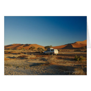 4x4 coche en el paisaje desértico de Namib en