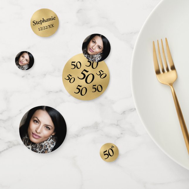 50.º Confetti en la mesa de fotos de cumpleaños (Grupo)