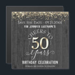 50.º Cumpleaños de Oro Salvar el imán de fecha<br><div class="desc">Elegante purpurina de oro de Faux con brillantes notas de confeti en el borde superior e inferior. Todo el texto es ajustable y fácil de cambiar para sus propias necesidades fiestas. Gran diseño elegante de plantilla de 50 años. El fondo texturado de madera falsa hace una invitación perfecta a la...</div>
