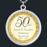 50.o Colgante del recuerdo del cordón del oro del<br><div class="desc">50.o Collar del colgante del recuerdo del aniversario -- El 50.o colgante de oro elegante del aniversario de boda con el cordón formal de la escritura y del oro de la antigüedad diseña -- Modifique los nombres y la fecha para requisitos particulares para su celebración feliz. Perfeccione el regalo para...</div>