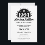 60.º cumpleaños edición limitada Invitación<br><div class="desc">Fun Simple Faux Whiskey / Etiqueta de cerveza estilizada invitaciones para fiestas de cumpleaños adulto. Todo el texto se puede editar para sus propias necesidades de fiesta. Mínimo blanco y negro - Diseño clásico de época.</div>