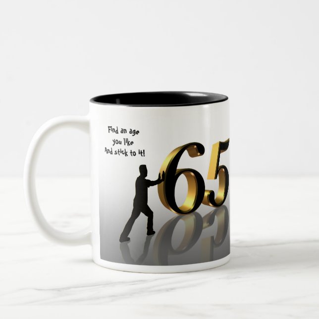 65.ª taza de cumpleaños hombre de texto 3D empujan (Izquierda)