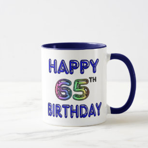 65.a taza feliz del cumpleaños en fuente del glob