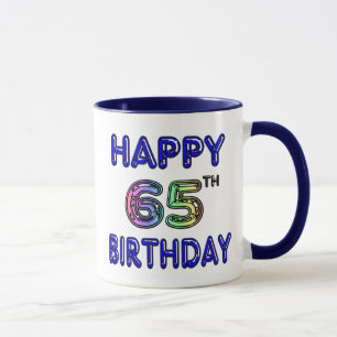 65.a taza feliz del cumpleaños en fuente del globo
