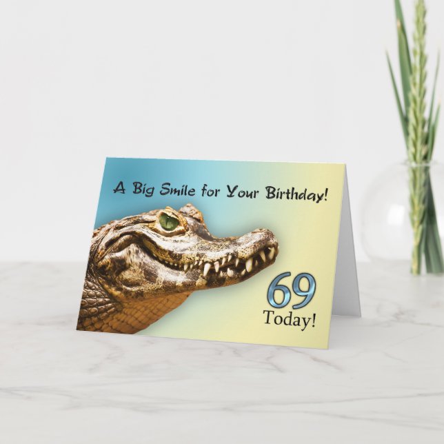 69.ª tarjeta de cumpleaños con un cocodrilo sonrie (Anverso)