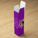 6.ª caja de fotos del aniversario del boda Ametist<br><div class="desc">Sexto aniversario de boda de amatista morado regalando vino o licores. Hermosos amatistas en corazones sobre púrpura con la plantilla de efecto de piedra fotográfica Amethyst Boda Aniversario embalaje de caja de vino. Personalizar con su propio nombre y detalles del evento y foto. El año del sexto aniversario se asocia...</div>