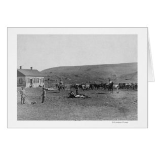 6 Vaqueros blandiendo ganado cerca de la Casa Foto
