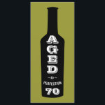 70 años de fiesta por invitación a la perfección<br><div class="desc">¡Una gran fiesta de cumpleaños para los 70 años de vida de los amantes del vino! Este diseño de botellas de vino con la etiqueta "Aged to Perfection" permite a todos saber que su enófilo tiene un gran sabor, un gran sentido del humor y una gran cosecha. Dáselo como un...</div>
