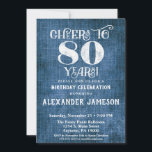 80.ª invitación de cumpleaños Saludos Rústicos de<br><div class="desc">Una rústica invitación a la fiesta de cumpleaños número 80 en una burpía de lino azul con un tipo blanco que dice vítores a los 80 años. Ideal para celebraciones casuales de cumpleaños. Adecuado para fiestas de cumpleaños de hombres o mujeres.</div>