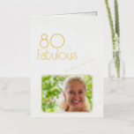 80 y Fabulous Gold Purpurina Photo 80th Birthday<br><div class="desc">80 y Fabulous Gold Purpurina Photo 80th Birthday Card. Tarjeta de cumpleaños moderna con tipografía de moda y purpurinas de oro de Relieve metalizado real y texto. El diseño tiene una foto y un nombre personalizado. Puede cambiar o borrar el texto dentro. Haz una tarjeta personalizada de cumpleaños número 80...</div>